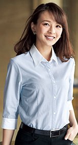 01096 en joie(アンジョア) 細かいストライプ・高めでシャープな襟元の七分袖ブラウス 93-01096