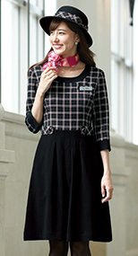 61610 en joie(アンジョア) 黒ベースに優しいピンクのチェック柄・七分袖ワンピース 93-61610