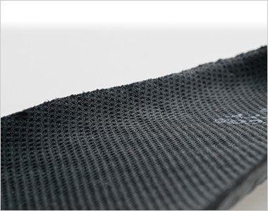立体インソール 通気性の高いメッシュ状EVAを採用し、足の蒸れを軽減。足裏にフィットすることで衝撃を吸収し、足の疲労も軽減。