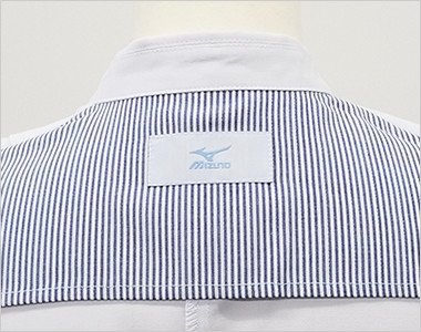 背裏にブルーストライプ地を使用