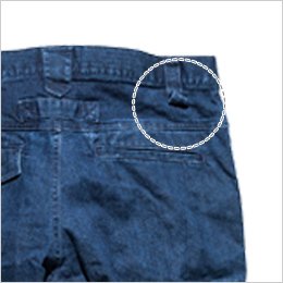 右側ベルト通しはダブルループ付き