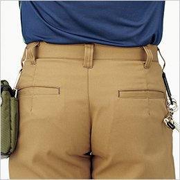 左右のベルト通しは、カラビナなどを装着できるダブルループ仕様