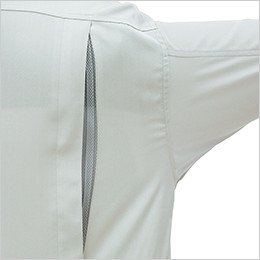 動きやすさをサポートするメッシュ仕様のプリーツロン