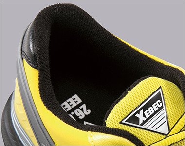 履き口裏素材には、凸凹のある素材を使用しているので、足にしっかりフィットします。